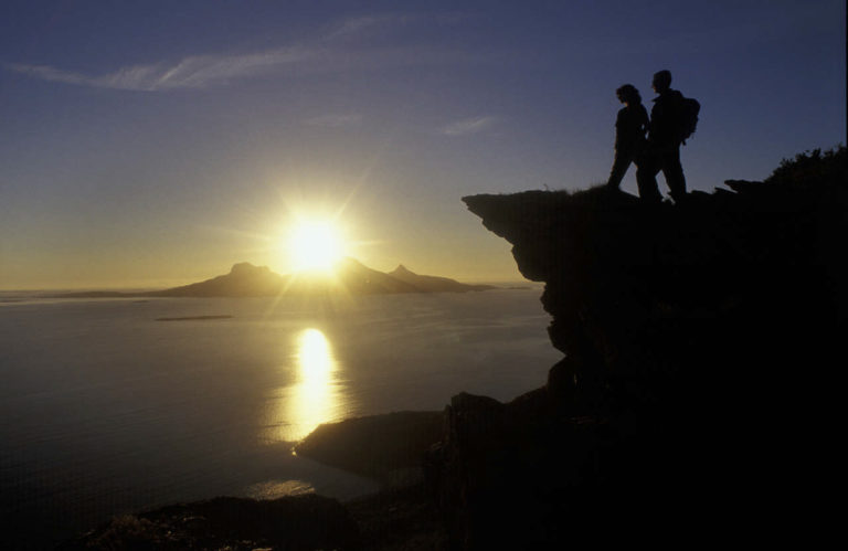Die Mitternachtssonne bei Landegode, Bodø © Ernst Furuhatt
