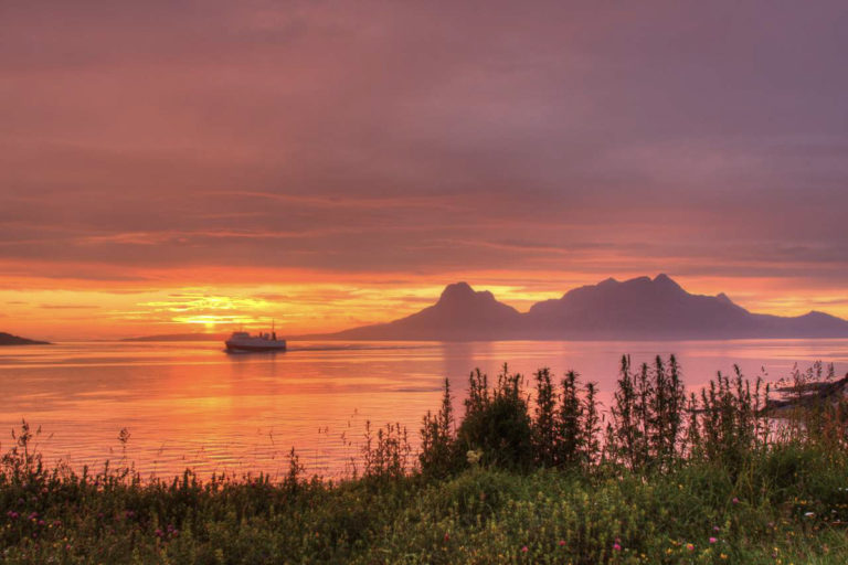 The ferry to Lofoten passing the island of Landegode © Tommy Andreassen
