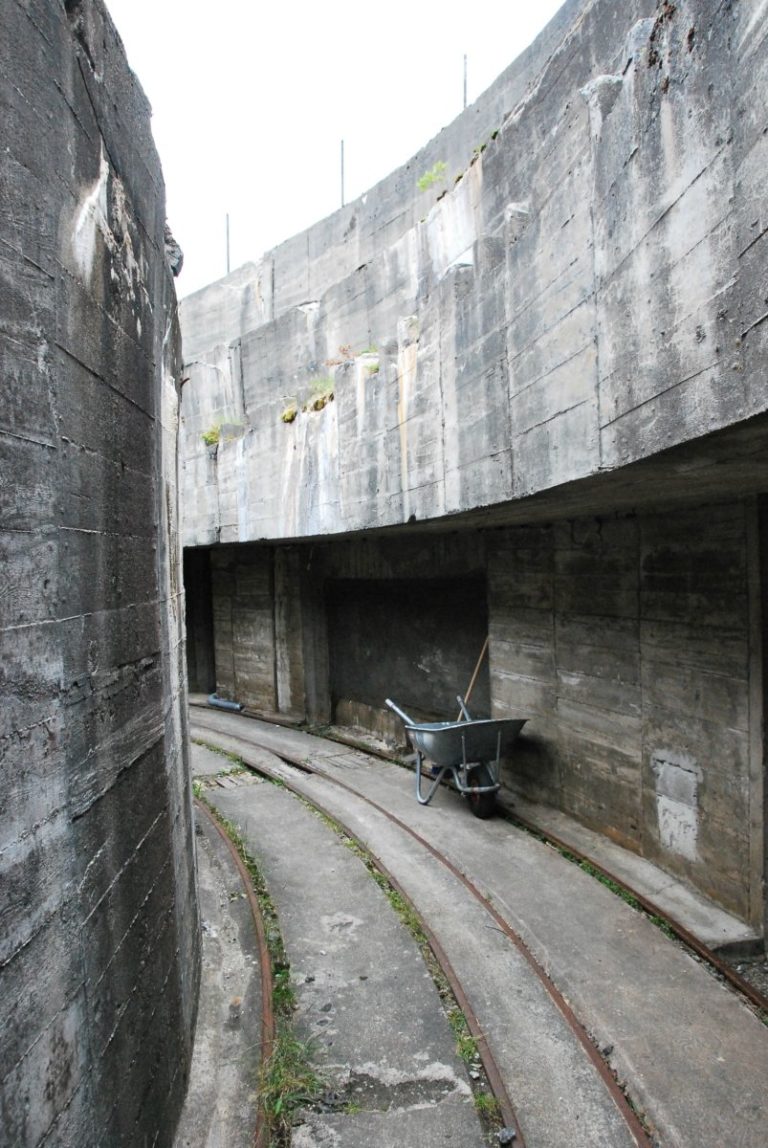Walls of concrete are the iconic feature of the battery © Knut Hansvold