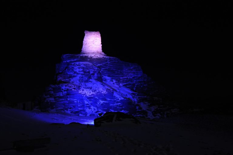 Blue lights in the darkness © Leif Yngve Wallenius/Arctic Coast)