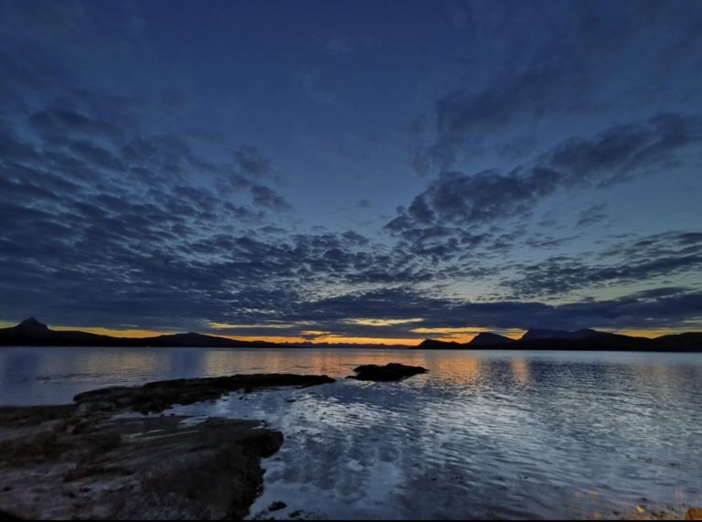 Blå natt på Hundholmen ©  Johnny Ellingsen