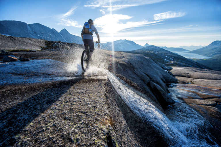Cycling on the giant slab at Reinnes in Skjomen © Rune Dahl
