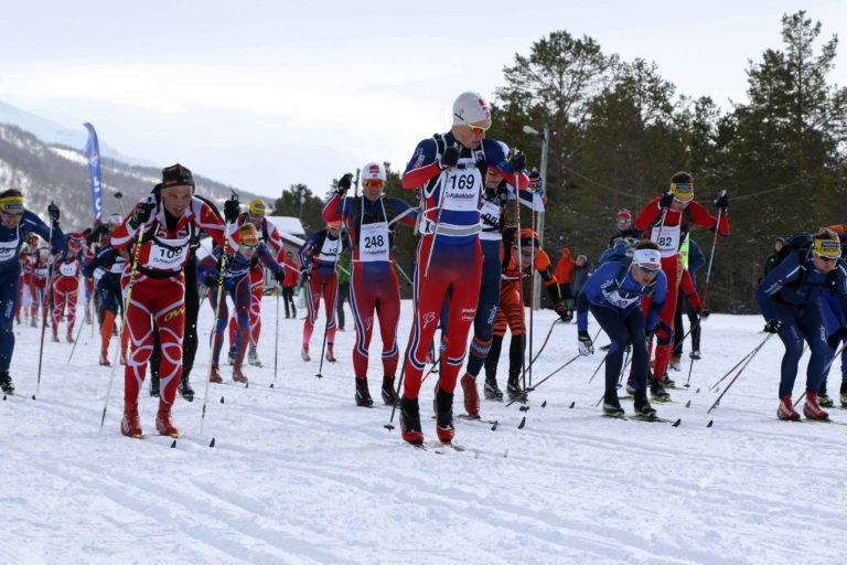 På startstreken stiller verdens beste og amatører side ved side © Ivar Løvland