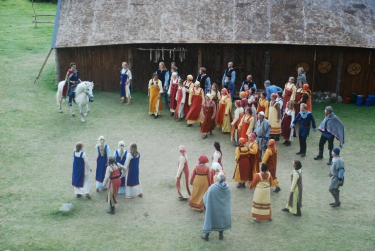 Many of the residents take part or help out with the performance © Steigen Sagaspill