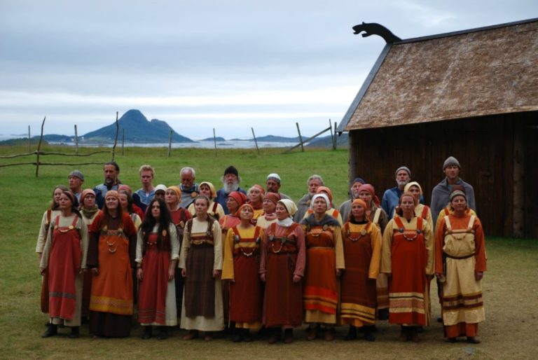 Choir singing traditional music © Steigen Sagaspill