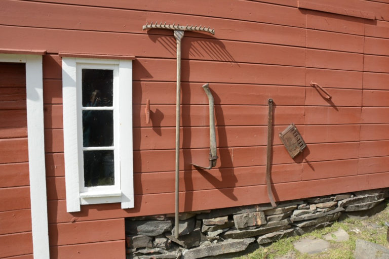 Traditional tools © Knut Hansvold