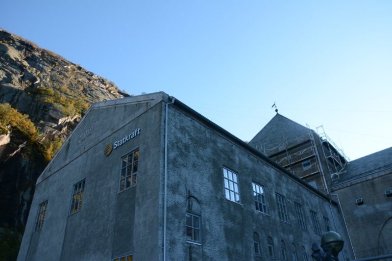 The neo-romantic power station in mountain shadows © Knut Hansvold