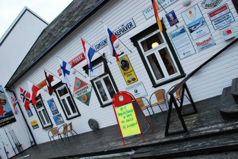 Butikken er sentrum for aktiviteten  © Knut Hansvold