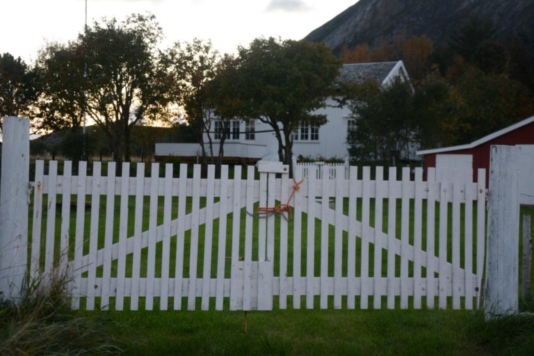 Local residents homes with traditional architecture © Knut Hansvold