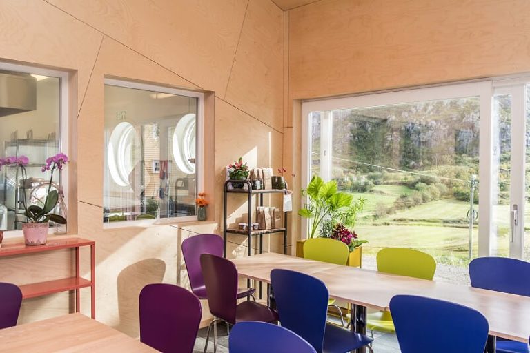 The shop-café where you can take in the views and enjoy a selection of local products © Lofoten gårdsysteri