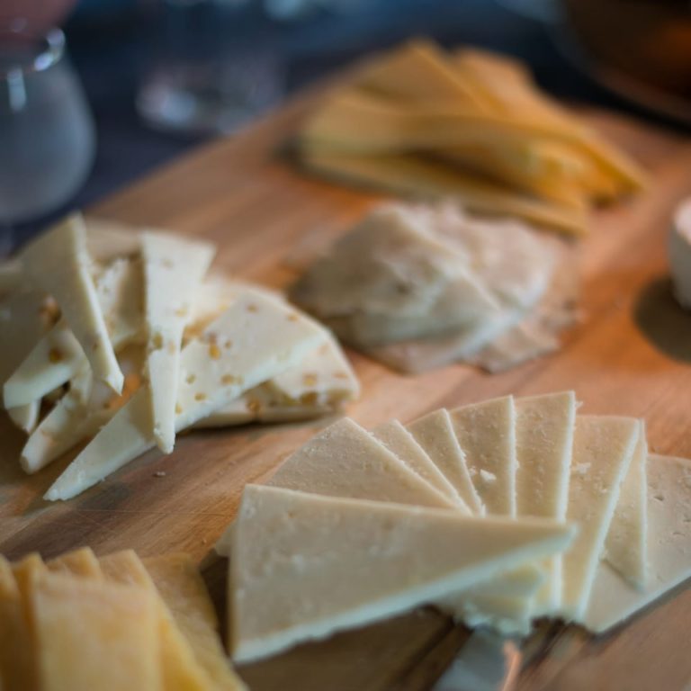 Cheese plate selections. Photo: Lofoten gårdsysteri