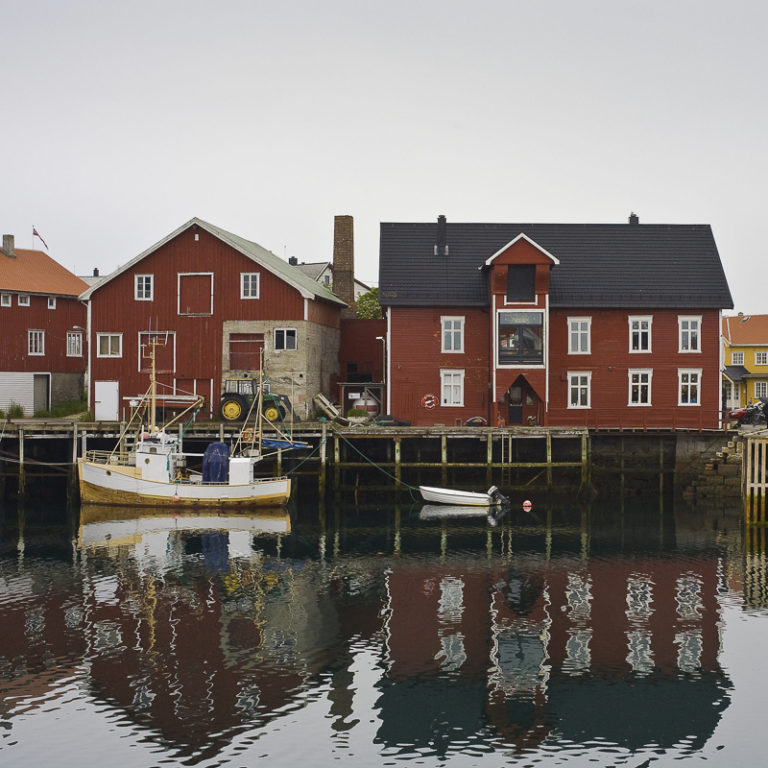 Old wharf houses on stilts © Espen Mortensen/EsMo Foto