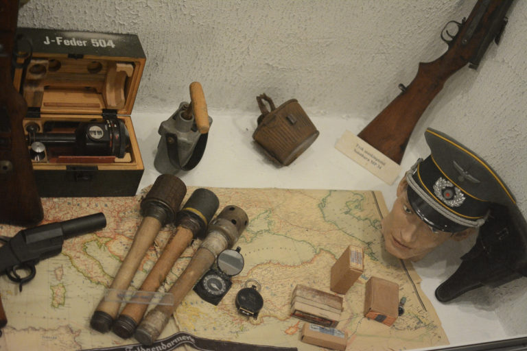 More weaponry and map of the area © Knut Hansvold