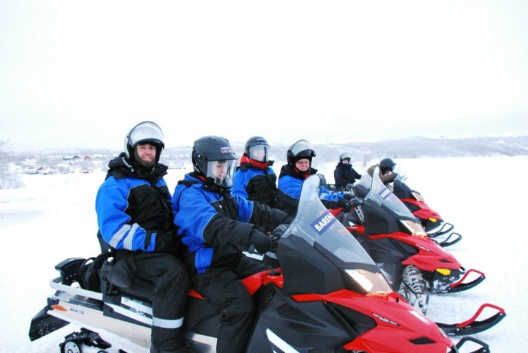 The trip takes you across frozen fjords © Knut Hansvold