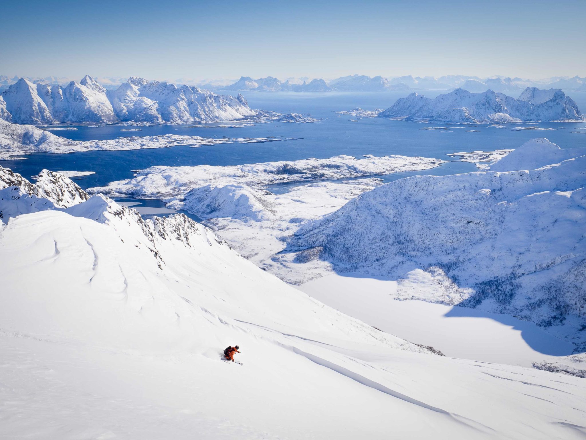 Lofoten har toppturer for både rutinerte og nybegynnere © Kristin F Olsen