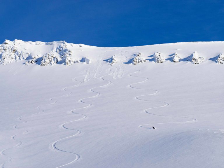 Det er sjelden vanskelig å finne sine egne spor på Svalbard © Kristin Folsland Olsen