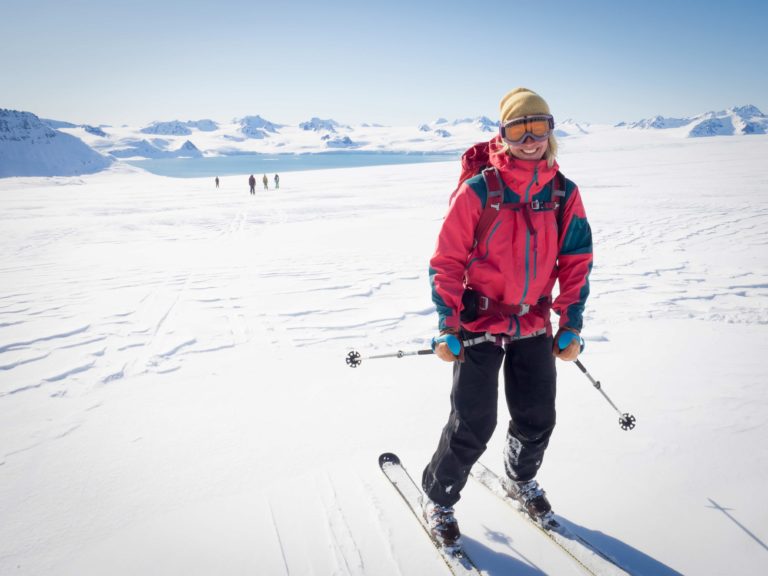 Lykkelig nede igjen fra topptur på Svalbard © Kristin Folsland Olsen