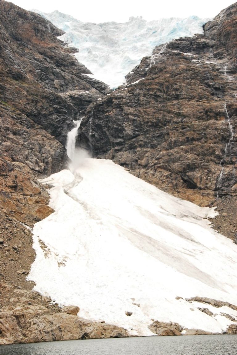 You can see ice and water gushing onto the ice from above © Knut Hansvold