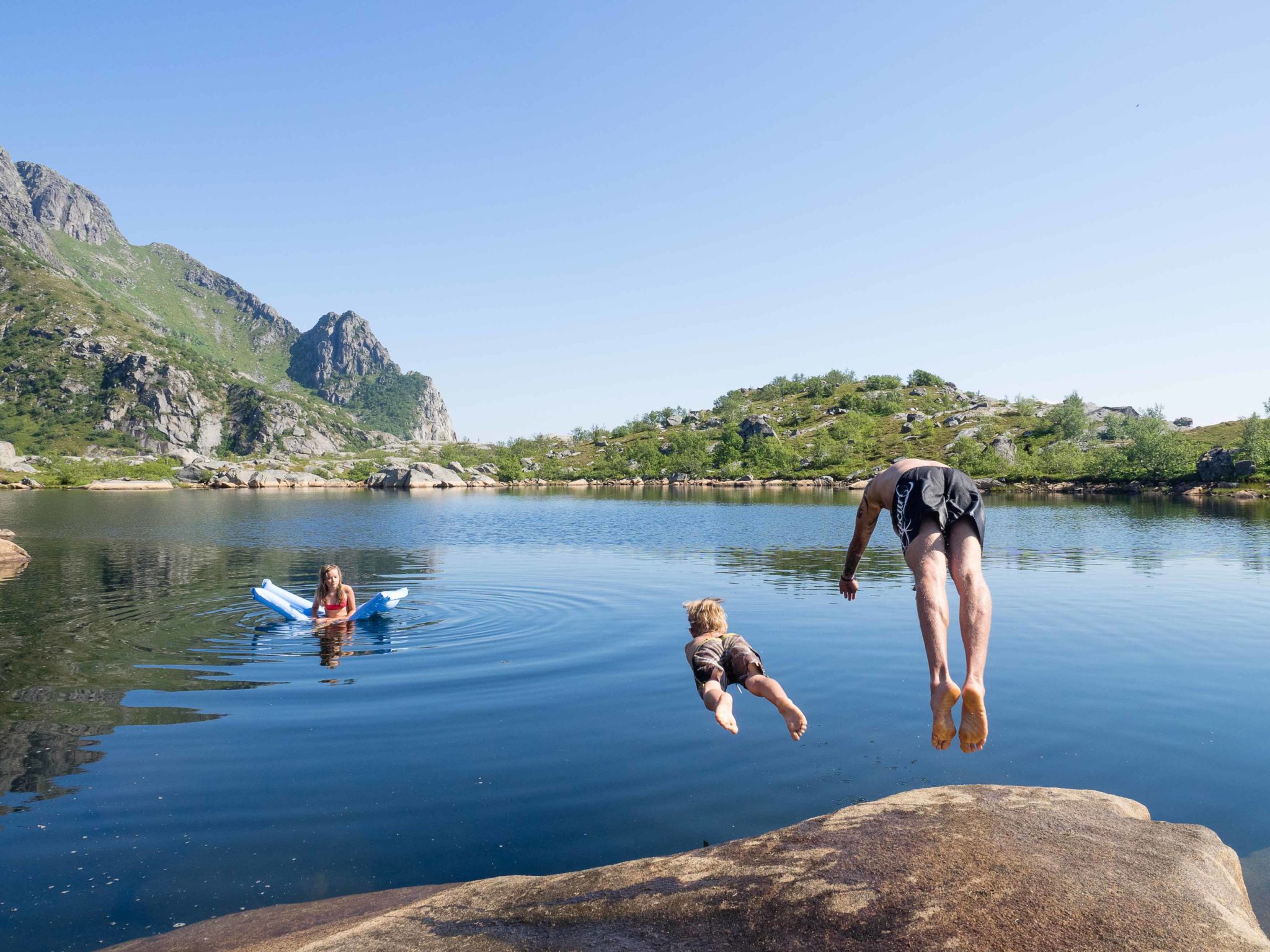 Et forfriskende bad før resten av turen ned til Henningsvær? © Kristin Folsland Olsen