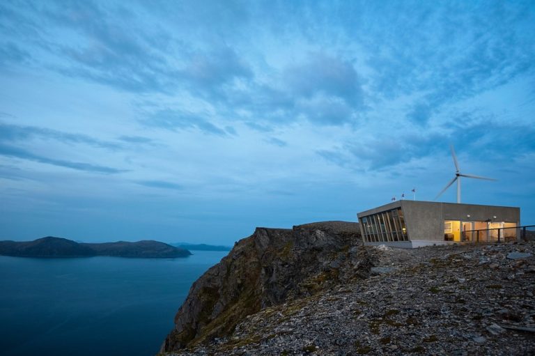 The Arctic view restaurant located next to the windmills above Havøysund © Roger Ellingsen