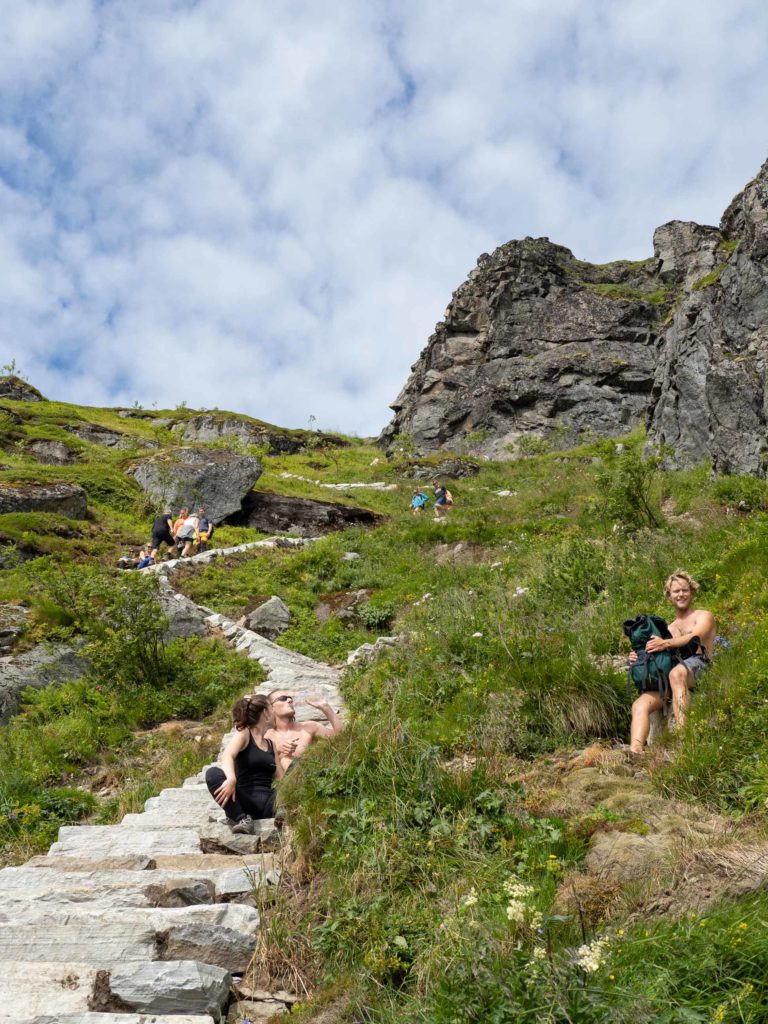 Det er ikke vanskelig å finne veien opp til Reinebringen © Kristin Folsland Olsen