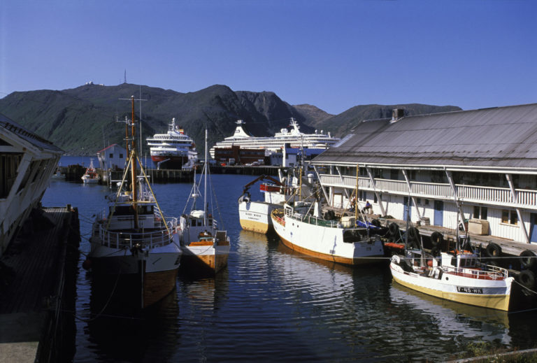 Båter ved kaia i Honningsvåg om sommeren © Trym Ivar Bergsmo