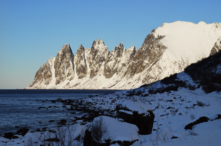 Okshornan cliffs on a winter's day © Hugo Fagermo/Statens vegvesen