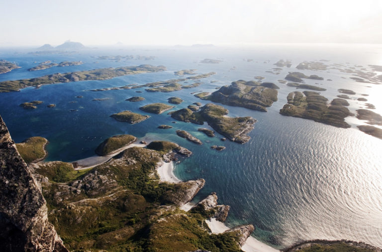 Rødøyløva er kjent for den vakre havutsikten © Terje Rakke