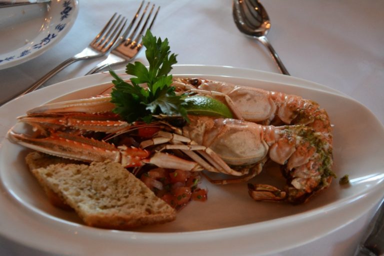 langoustines with pesto, bruschetta and tomato salad © Knut Hansvold