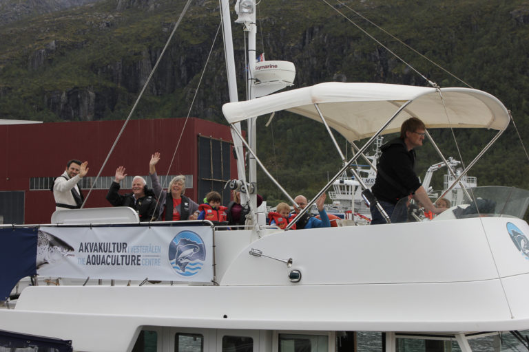 Fun for all the family on a small boat tour © Kine Anette Johnsen/Akvakultur i Vesterålen