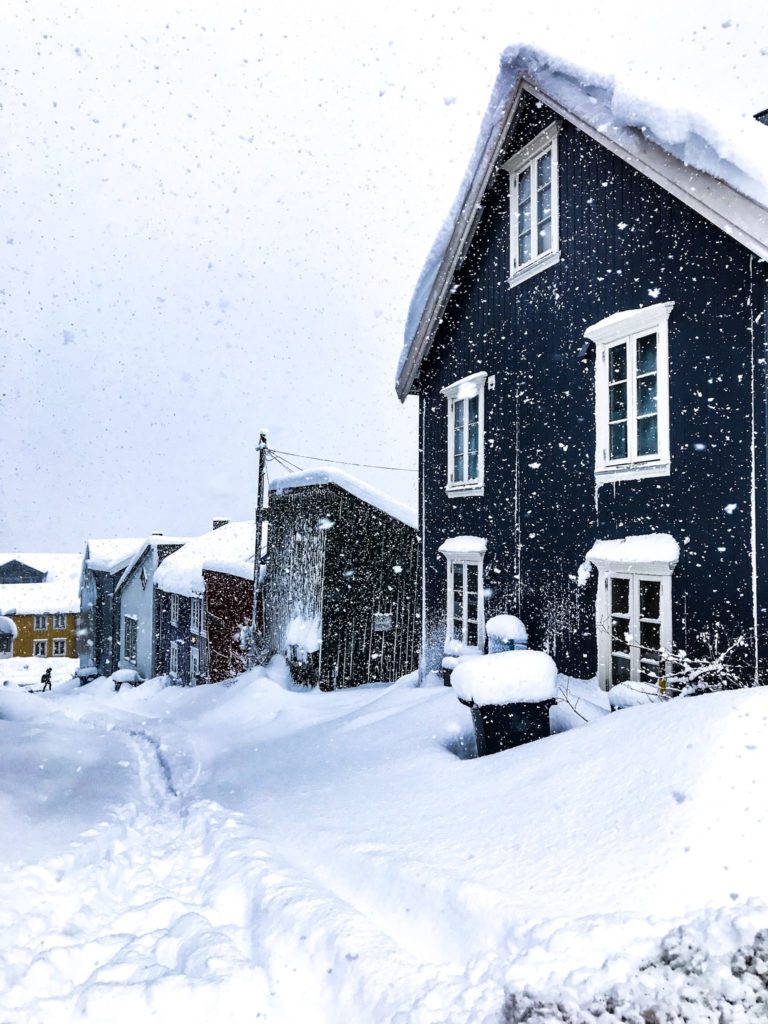 It sometimes snows endlessly in Tromsø. Here a glance down the Skipper Grødal lane in central Tromsø © Knut Hansvold
