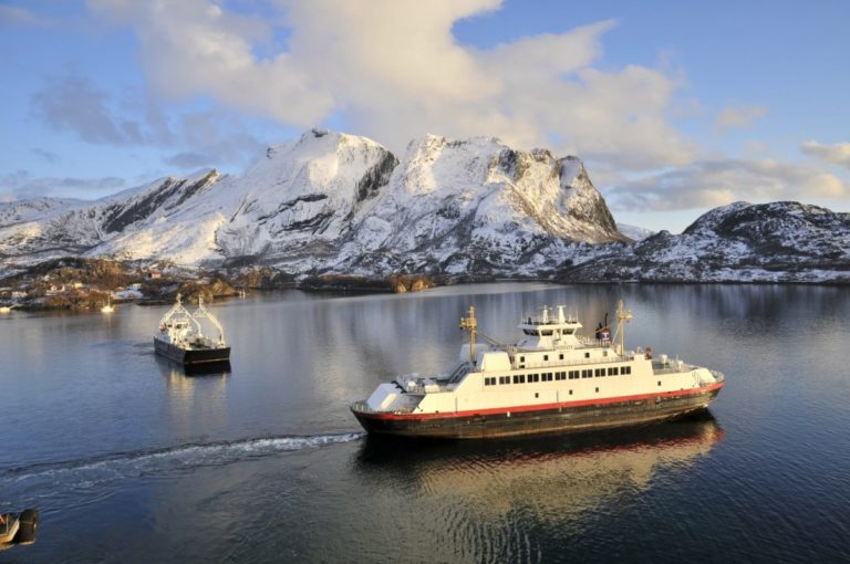 Ferger går i alle retninger i øymylderet på Helgeland © Steinar Skaar