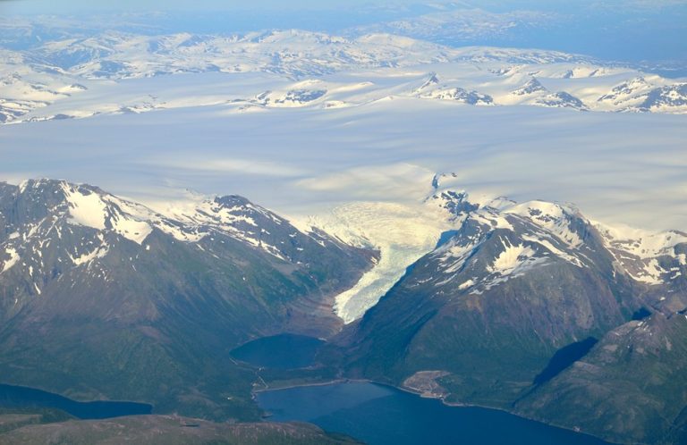 Engenbreen er en arm av Svartisen © Steinar Skaar
