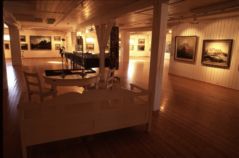 The gallery has seating to sit and admire the artworks © Knut Hansvold