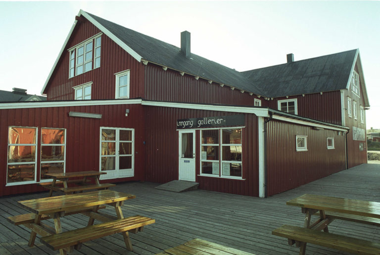 The façade of the museum is the classic rorbua red © Knut Hansvold