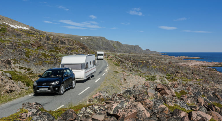 Veien til Hamningberg går gjennom et karrig månelandskap  © Fredrik Fløgstad, Statens vegvesen