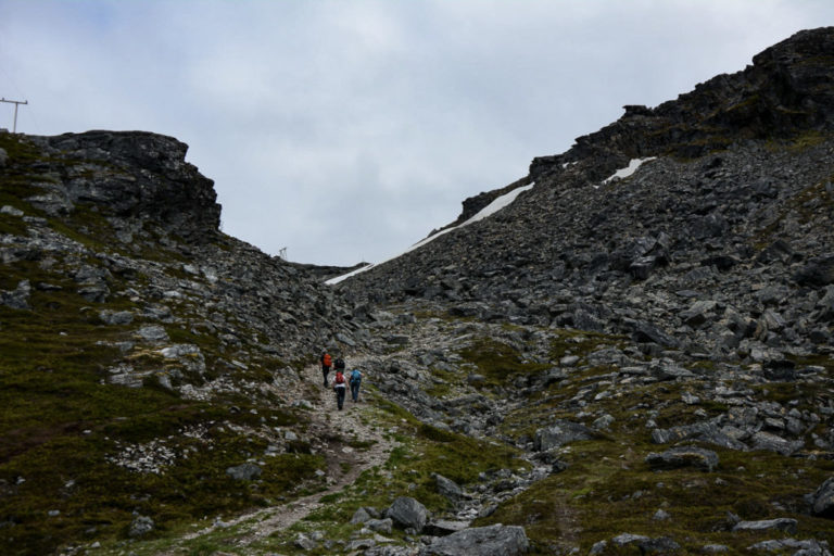 Bratt terreng, brattere enn dette blir det ikke i Hammerfest © Knut Hansvold