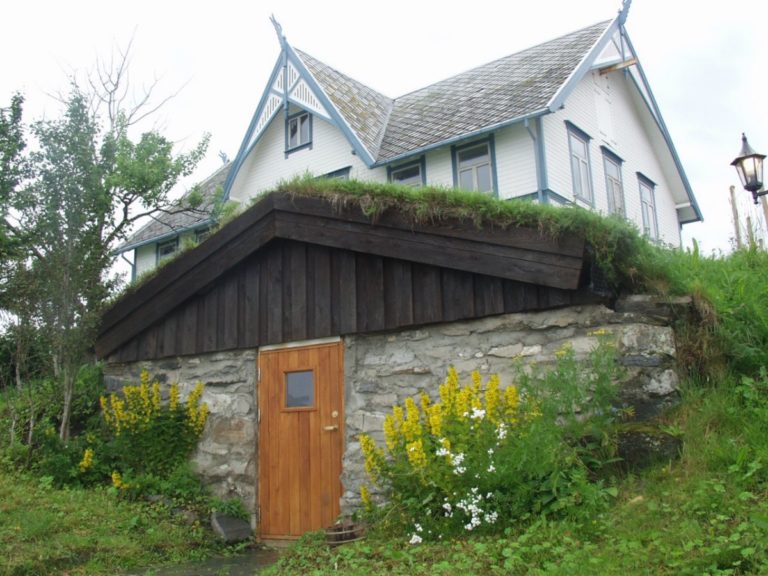 Jordkjeller bak hovedhuset © Visit Harstad