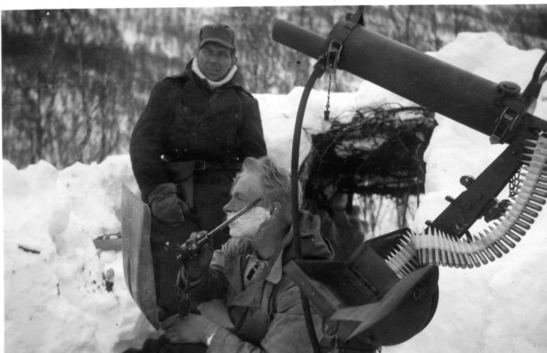 Barbering med bajonett ved fronten © Narvik Krigsmuseum