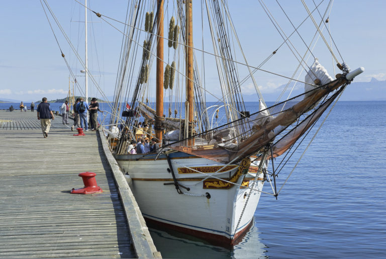 Hun kan ofte ses på kaia... © Bård Løken