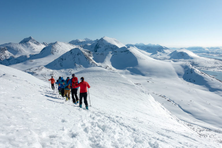 På vei tilbake fra toppen. Den beste skikjøringen skjer ikke i fra selve toppunktet. © Mats Hoel Johannessen