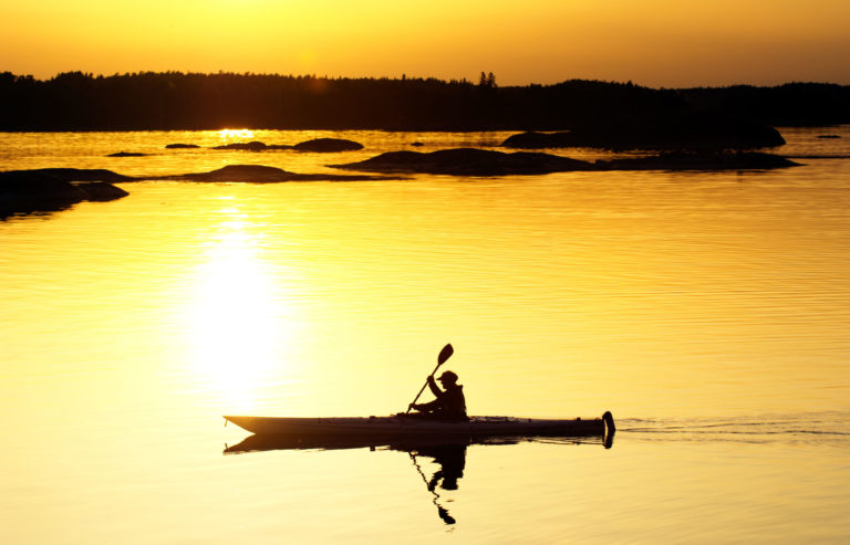 Paddling into the sun...øh...Midnight Sun © Bjarne Riesto riesto.no /www.nordnorge.com