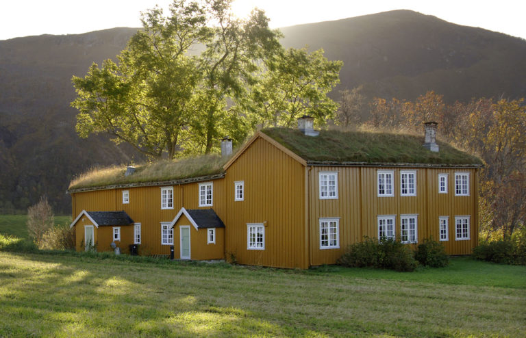 Løp gård ble bygd i flere etapper utover 1700-tallet © Ernst Furuhatt