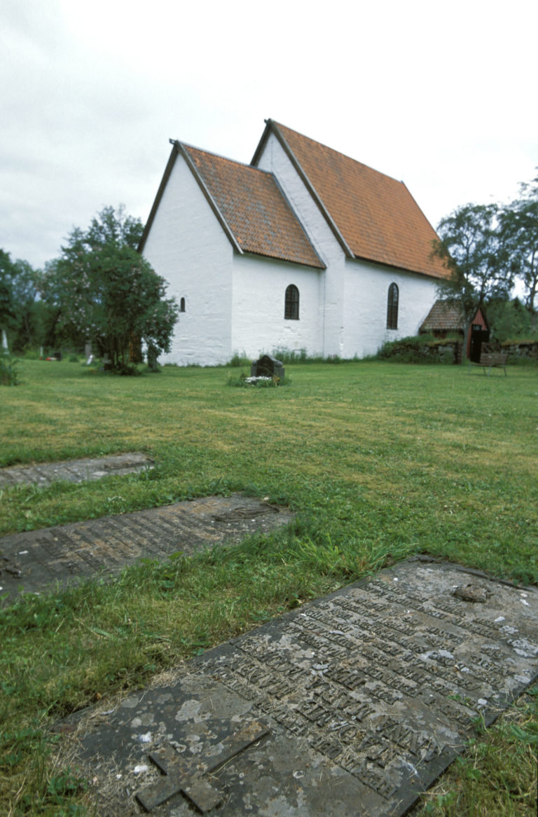 The Gildeskål old church dates from the early 12th c.© Terje Rakke/Nordic Life