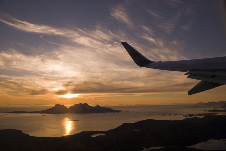 Midnattssol over Bodø og Landego med Lofoten i det fjerne. Foto: Ernst Furuhatt
