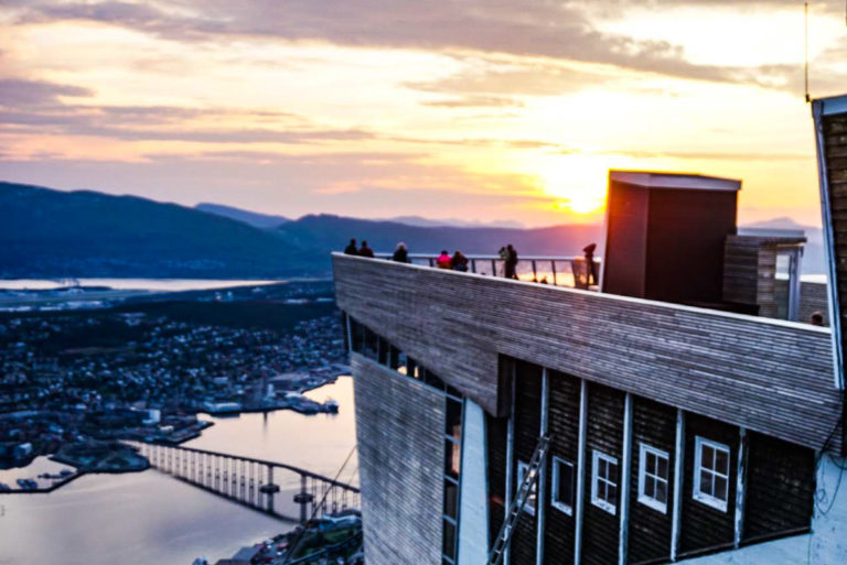 The midnight sun on the view deck © Knut Hansvold