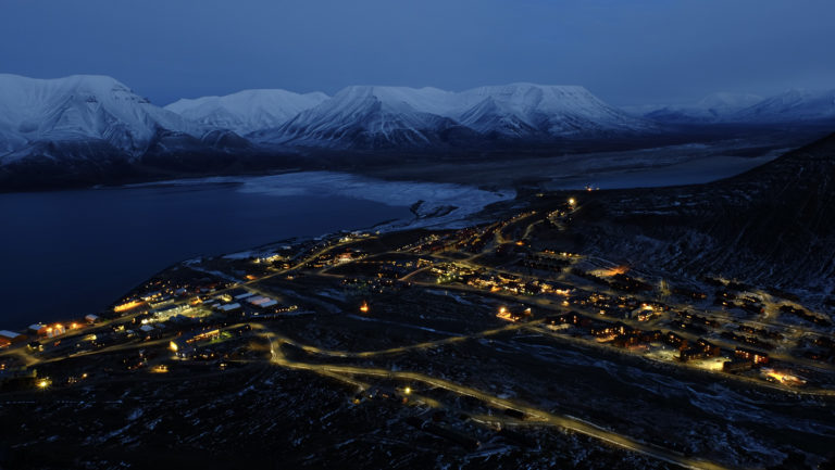 Late autumn and blue light at Longyearbyen © Visit Svalbard
