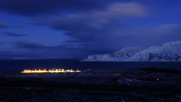 Blue winter landscapes around the airport © Visit Svalbard