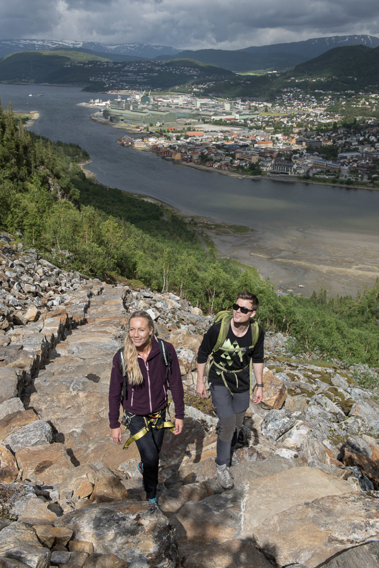 Sherpatrapp opp Øyfjellet med fantastisk utsyn mot Mosjøen © Terje Rakke/Nordic Life