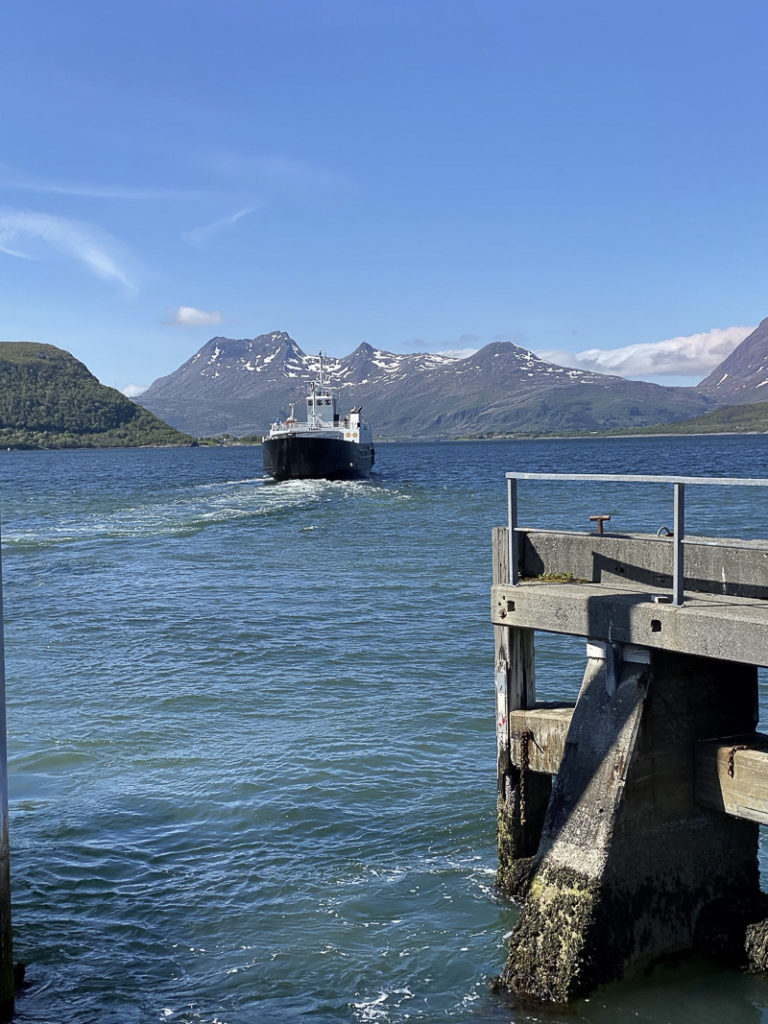 Ferga legger til kai på Nesna © Kathrine Sørgård